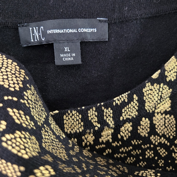 Beautiful gold/black sweater - Picture 3 of 3